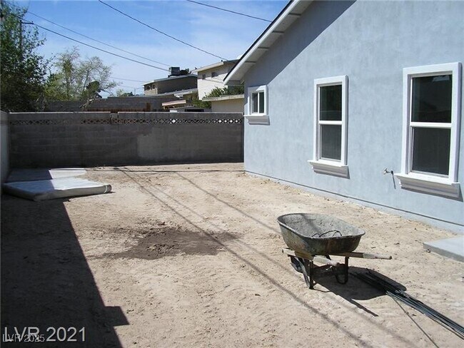 Building Photo - 4793 E Harmon Ave