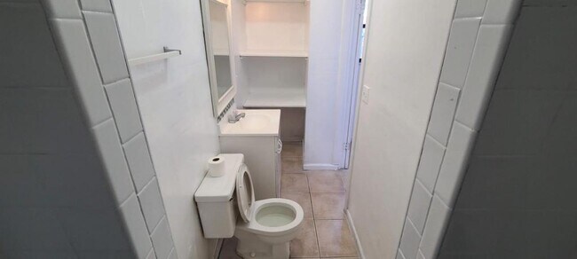 Building Photo - 2027 BENTLEY ST