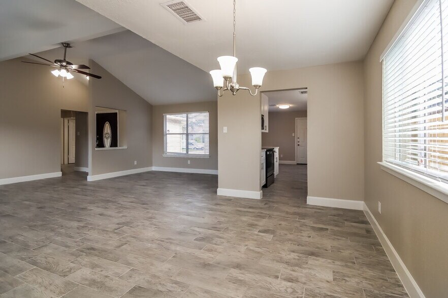 Building Photo - 1814 Pilgrims Point Dr