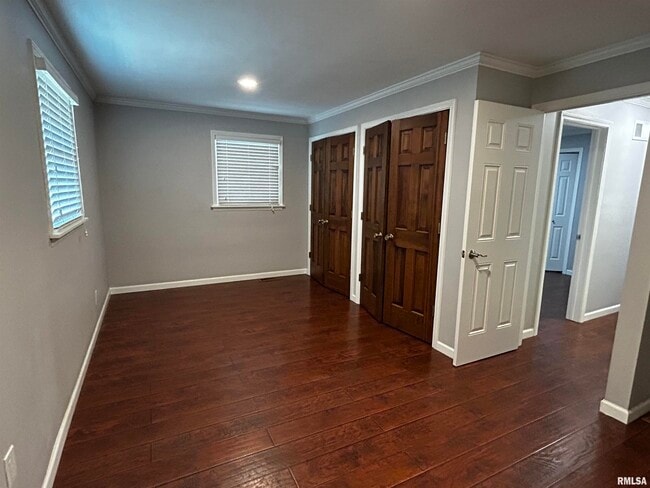 Building Photo - 2206 W Rohmann Ave
