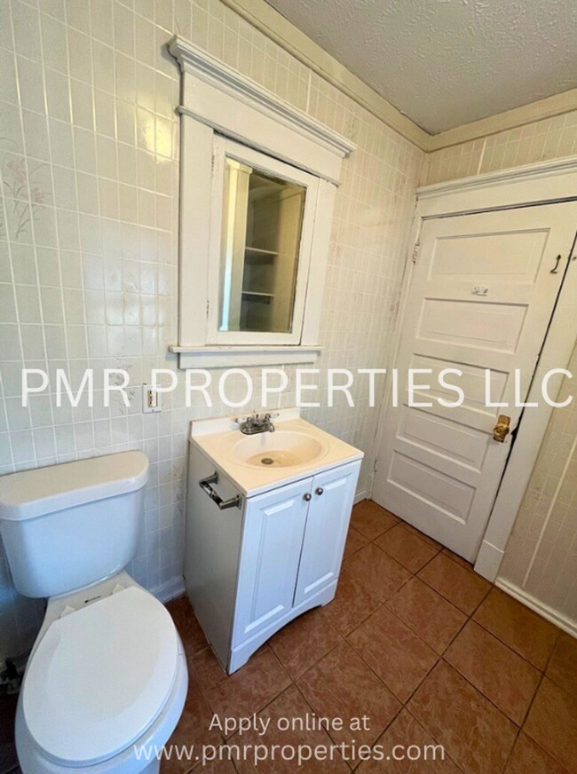 Building Photo - 3Bedroom/1Bathroom Home