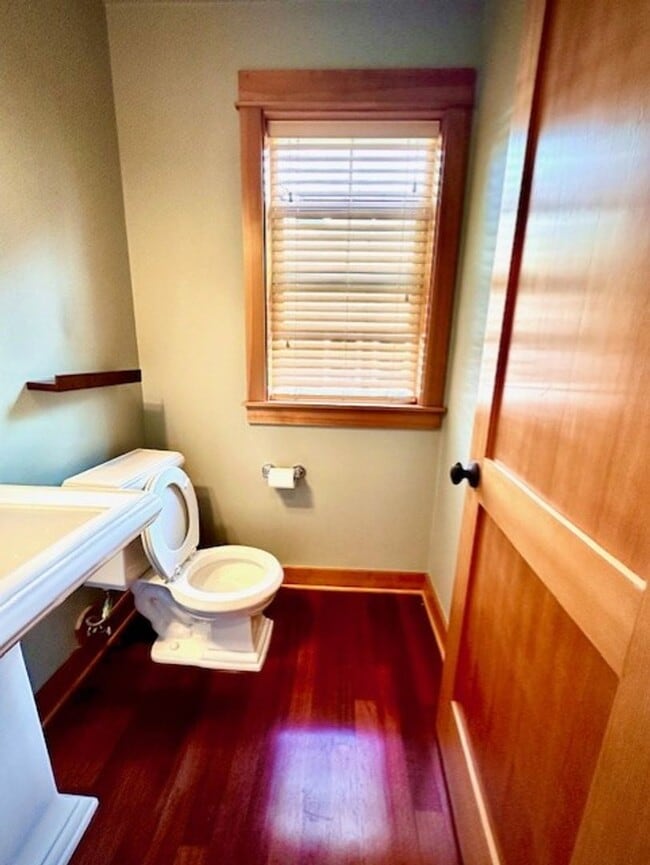 Building Photo - West Seattle Townhouse, Location Location ...