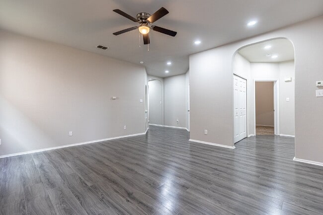 Building Photo - 6106 Briscoe Leaf