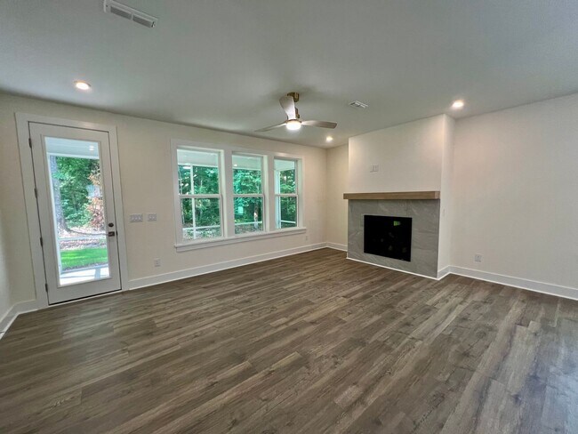 Building Photo - 2429 Vetrina Wy