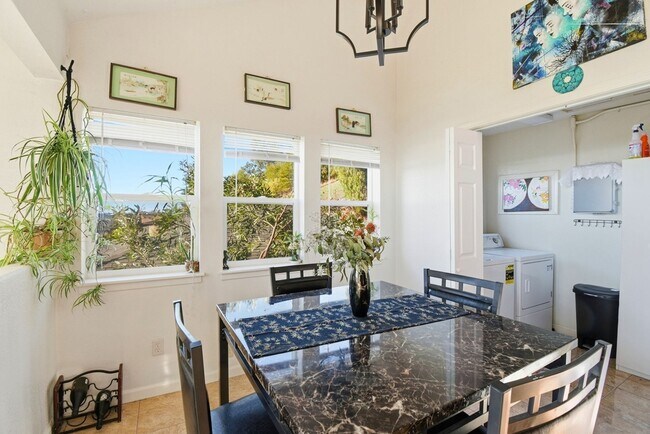 Building Photo - 9028 Burr St