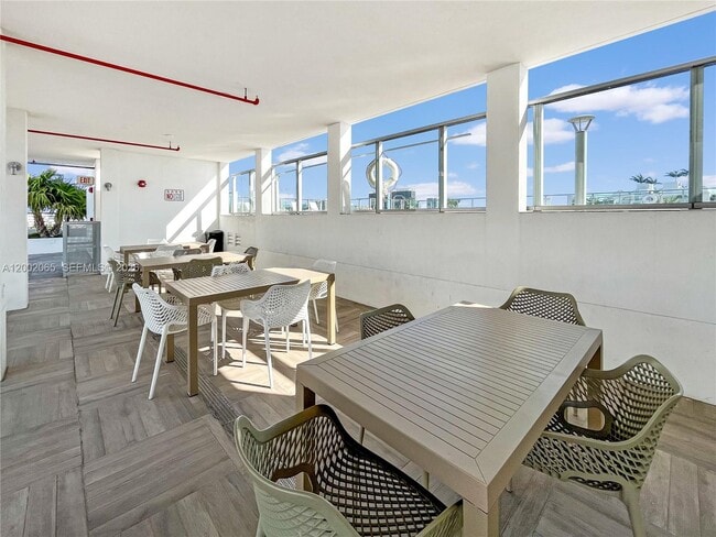 Building Photo - 1025 92nd St