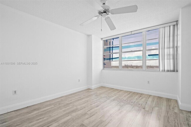 Building Photo - 18081 Biscayne Blvd