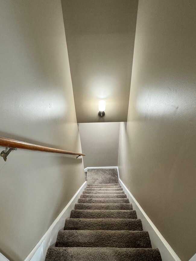 Building Photo - 222 Beechwood Dr