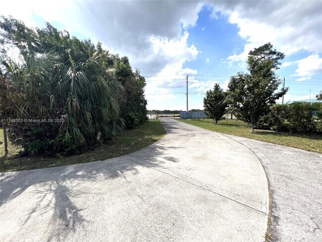 Building Photo - 24595 SW 124th Ave