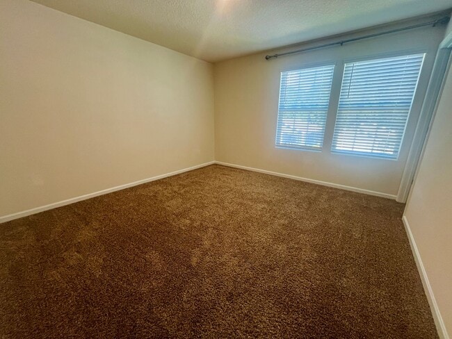 Building Photo - 131 Ashwood Cir