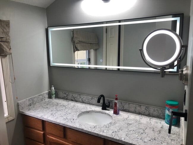 2nd floor full bath - 120 Courtyard Ln