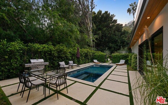 Building Photo - 1884 Laurel Canyon Rd