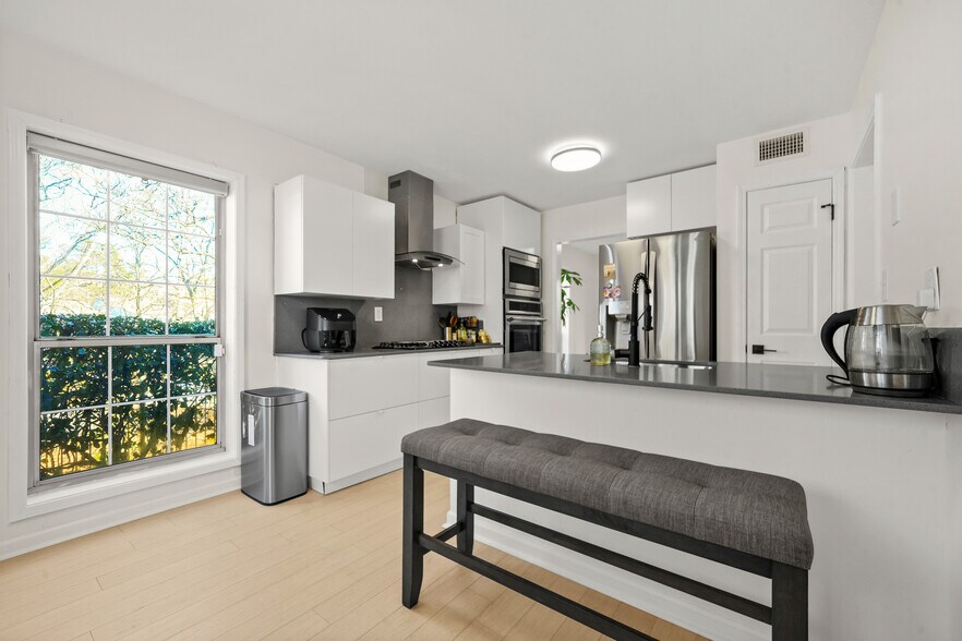 Building Photo - 1242 Weatherstone Dr NE
