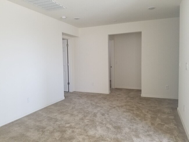 Building Photo - Great Home in Gated Community