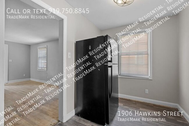 Building Photo - 1906 Hawkins St