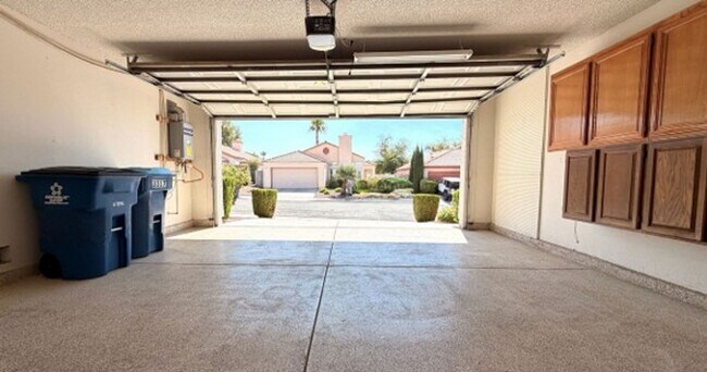 Building Photo - FABULOUSLY CLEAN AND CHARMING HOME IN THE LAKES COMMUNITY OF SOUTHWEST LAS VEGAS