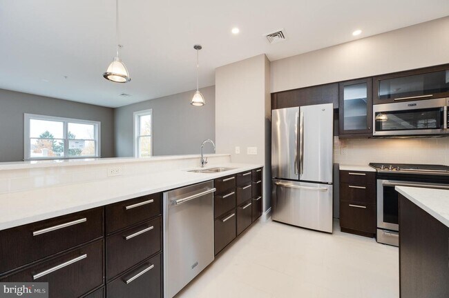 Building Photo - 1020 Penn St