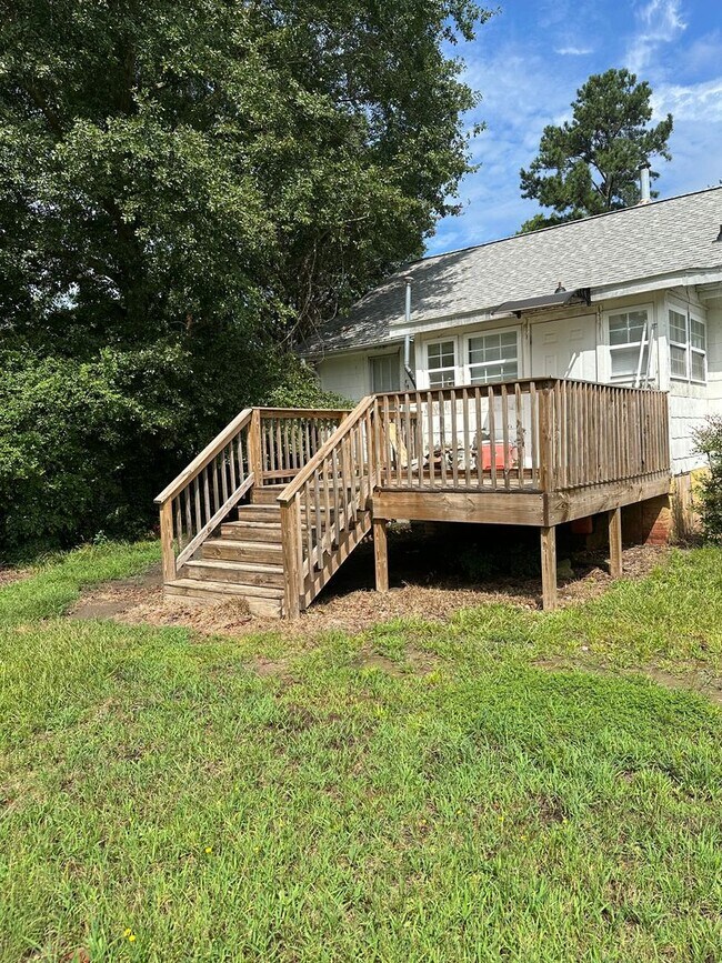 Building Photo - 2 Bedroom 1 Bath Home In Greenville !Home ...