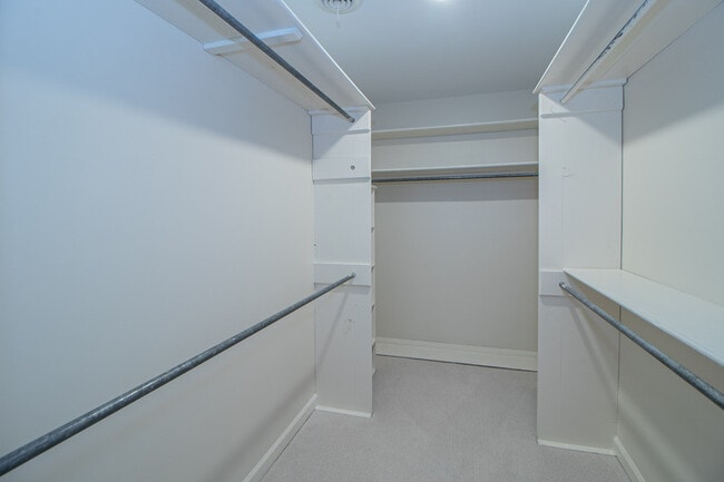 Building Photo - 815 Shady Bluff Trail