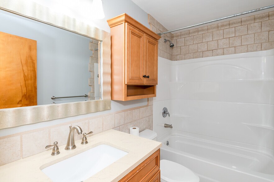 Building Photo - 1258 Westcliff Ct