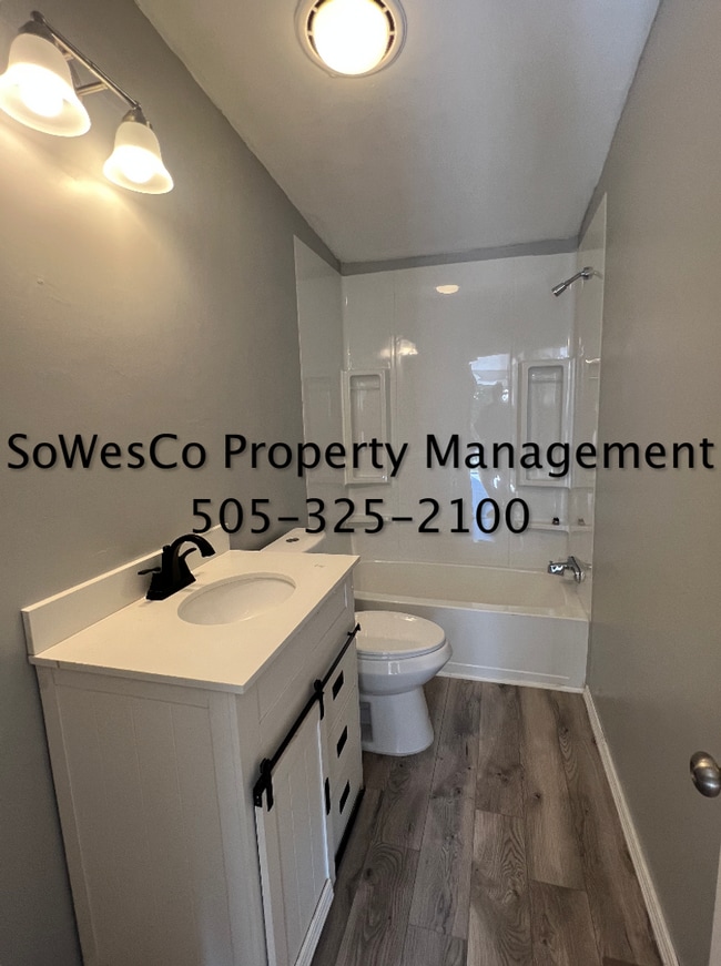 Building Photo - 3 Bedroom 2 Full Bath Home near Downtown