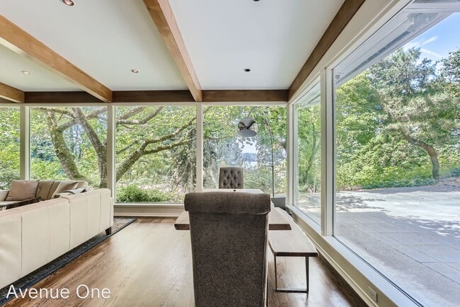 Building Photo - 4 br, 3 bath House - 10204 SE 27th St