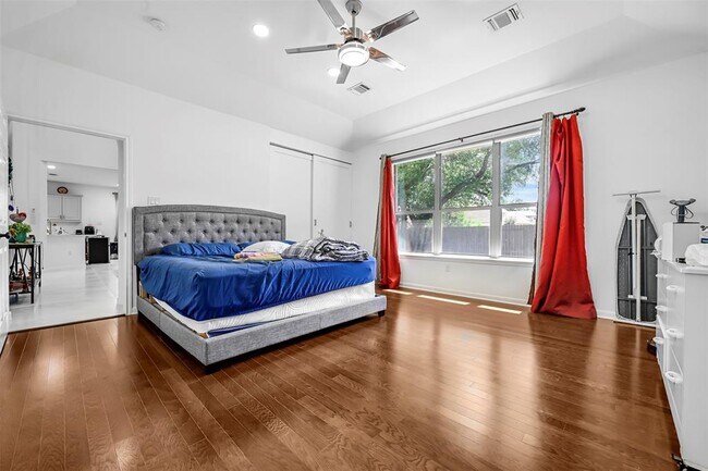 Building Photo - 300 Southern Cross Dr