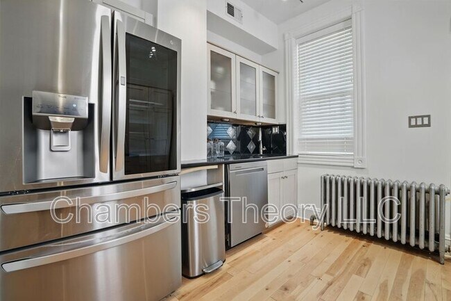 Building Photo - 136 R St NE