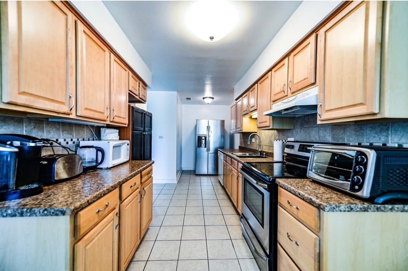 Building Photo - 2600 Brookwood Way Dr