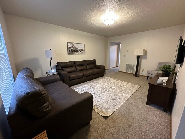 Building Photo - 601 W Scott St