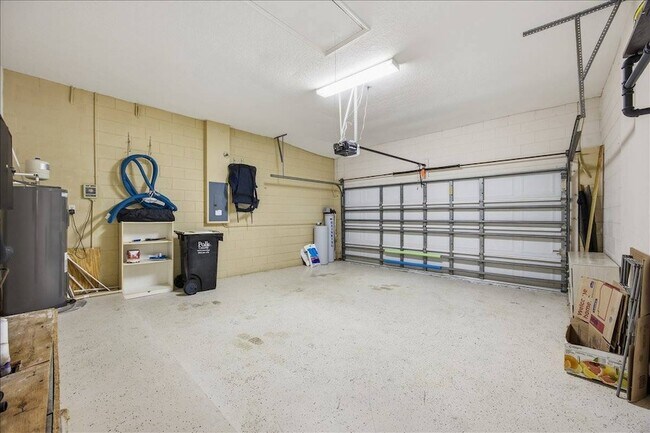 Building Photo - 722 Brighton Dr