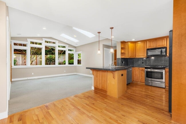 Building Photo - 1305 5th St