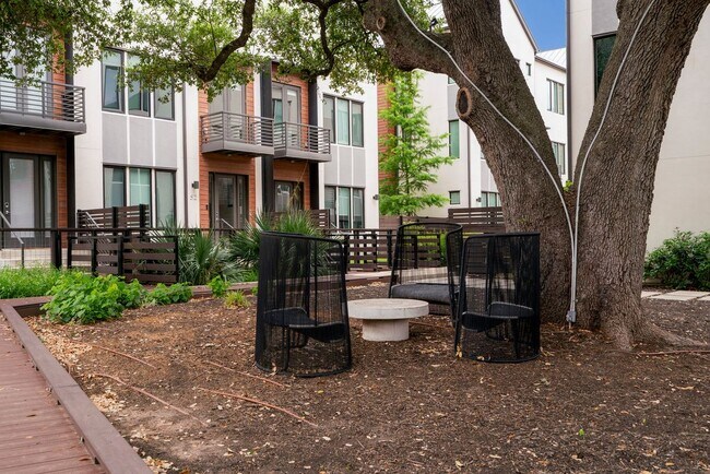 Building Photo - 3100 Menchaca Rd