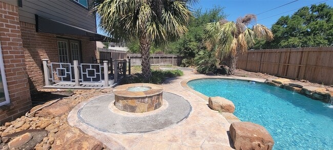 Building Photo - 11302 Meadow Lake Dr