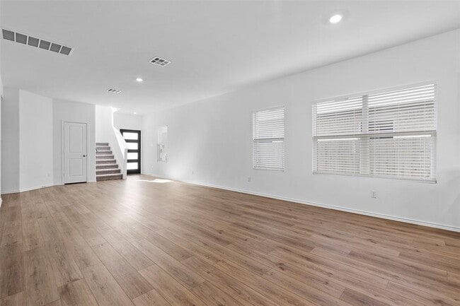 Building Photo - 105 Allegro Dr