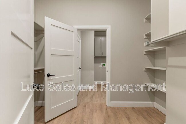 Building Photo - 4136 Abbey Pk Dr