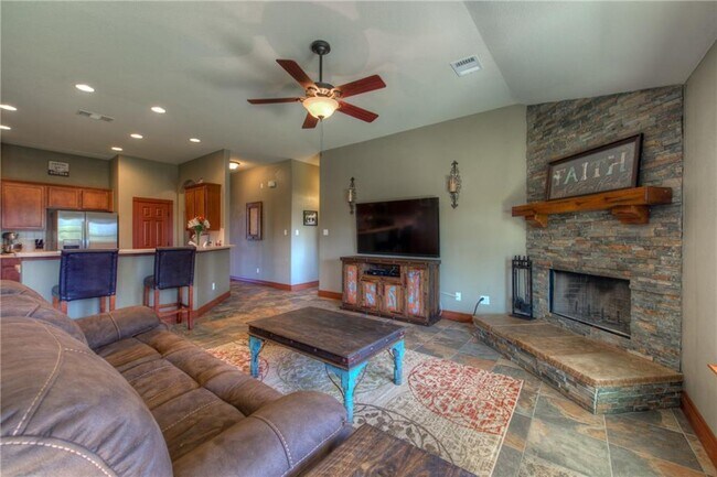 Building Photo - 2206 Brittway Ln