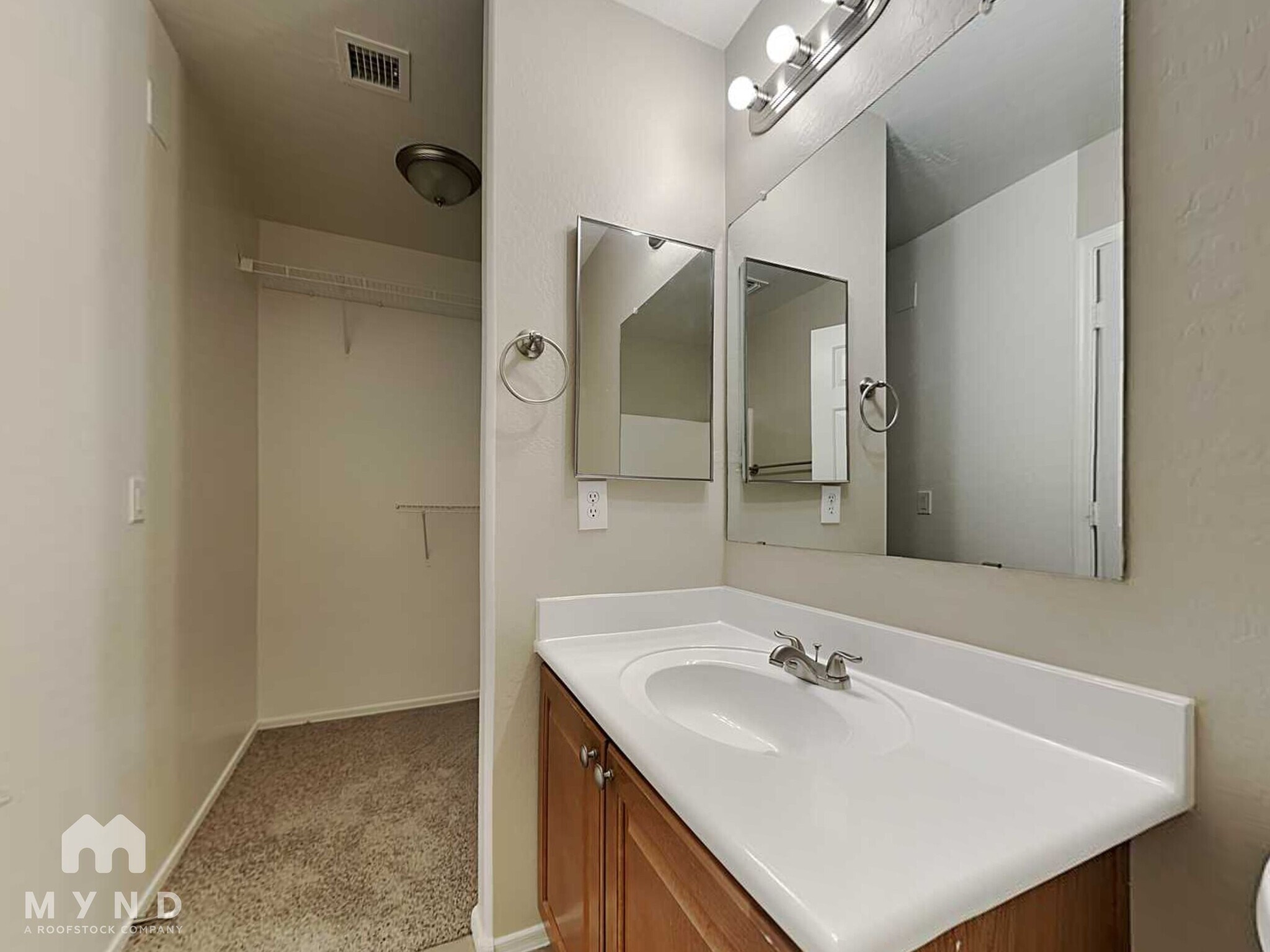 Building Photo - 3420 W St Anne Ave