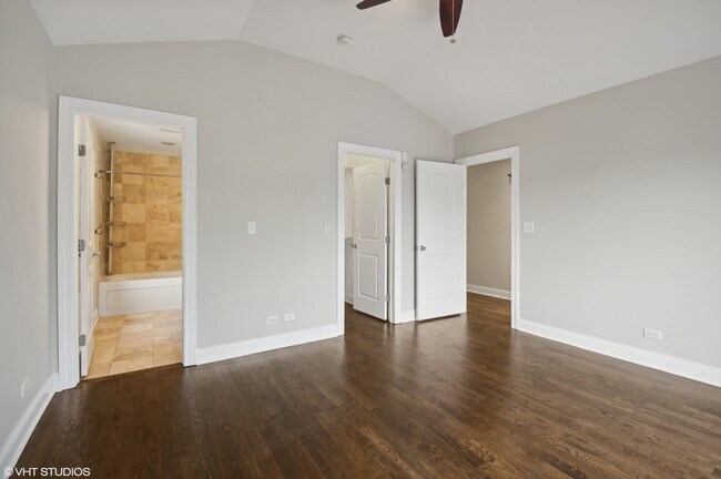 Building Photo - 3519 W Medill Ave
