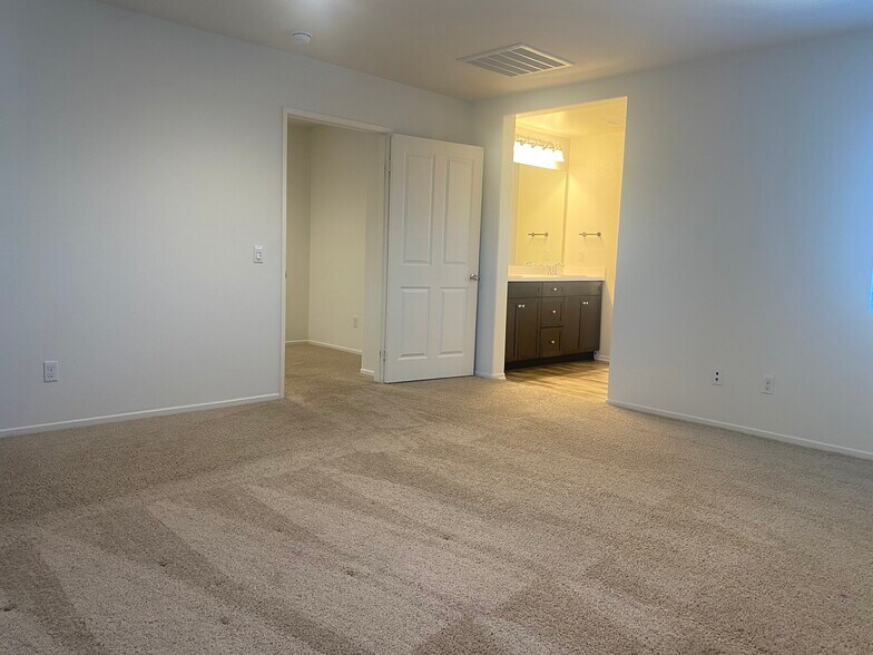 Building Photo - 24287 White Willow Ave