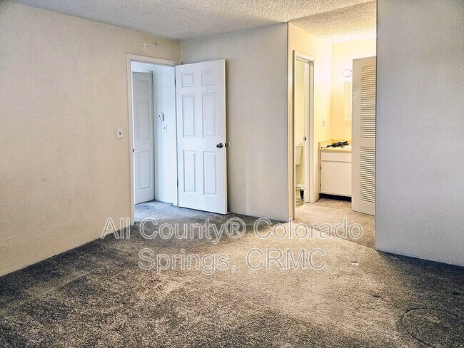 Building Photo - 5030 El Camino Dr