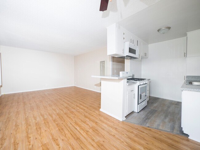 Interior Photo - 1166 S. Crenshaw Blvd