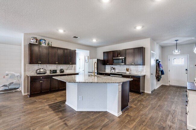Building Photo - 816 Indigo Wy