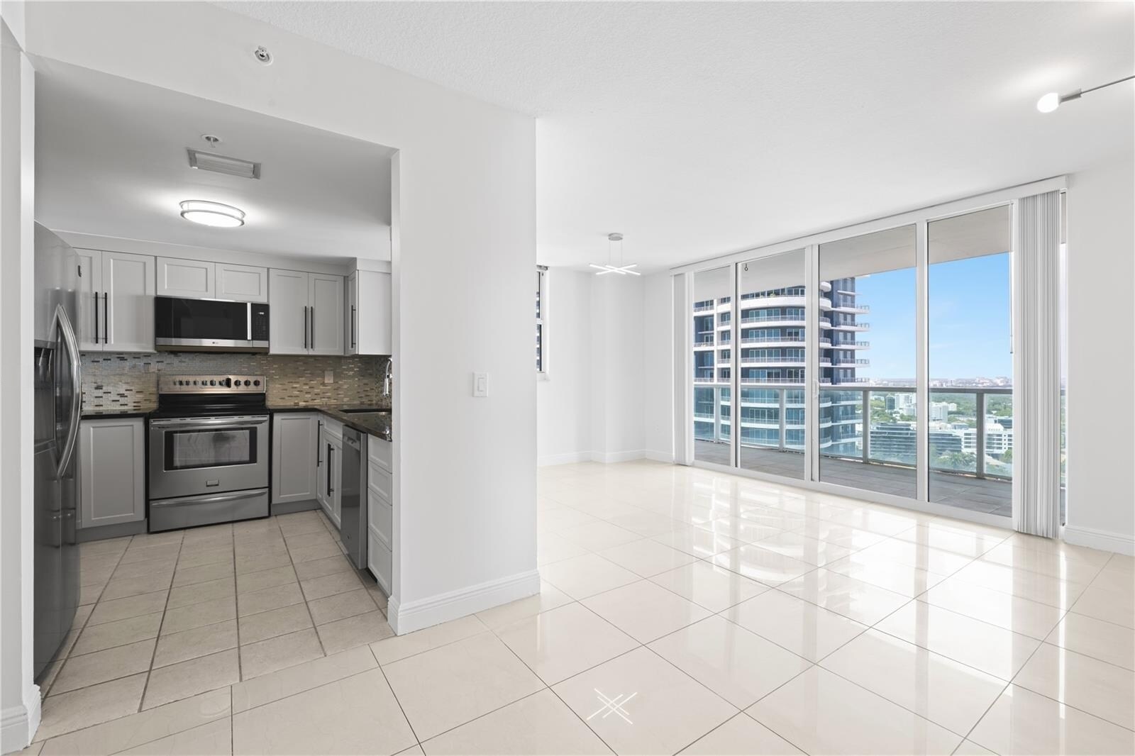 Building Photo - 1250 S Miami Ave