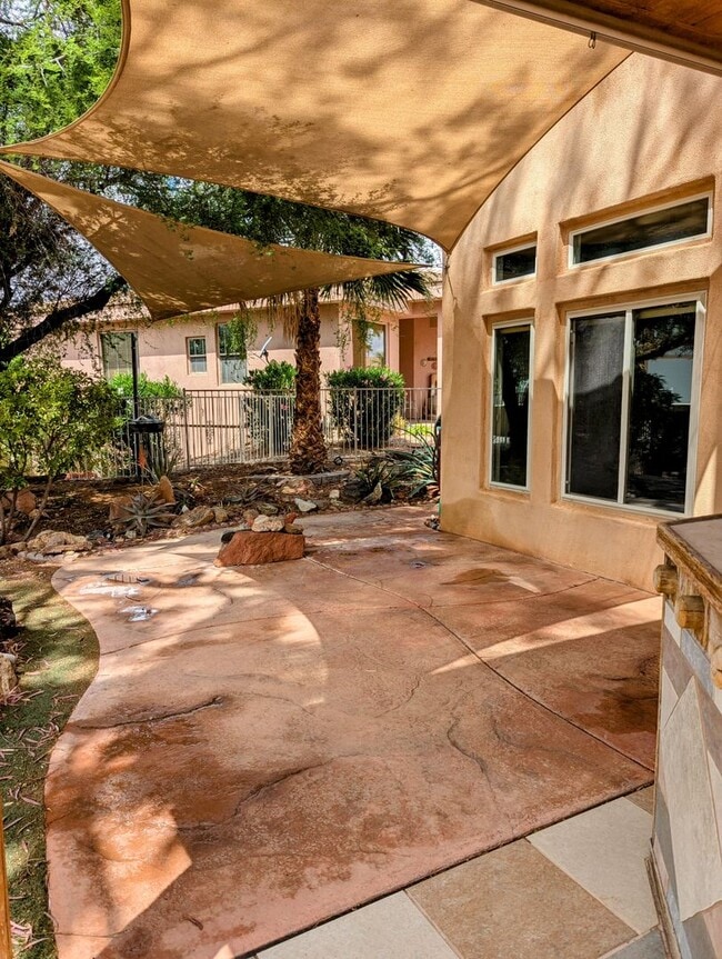 Building Photo - Santa Fe Vistas House!