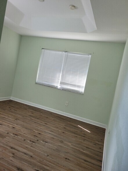 master bedroom - 3365 NE 14th Dr
