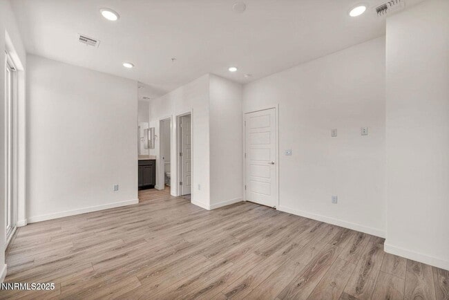 Building Photo - 557 California Ave