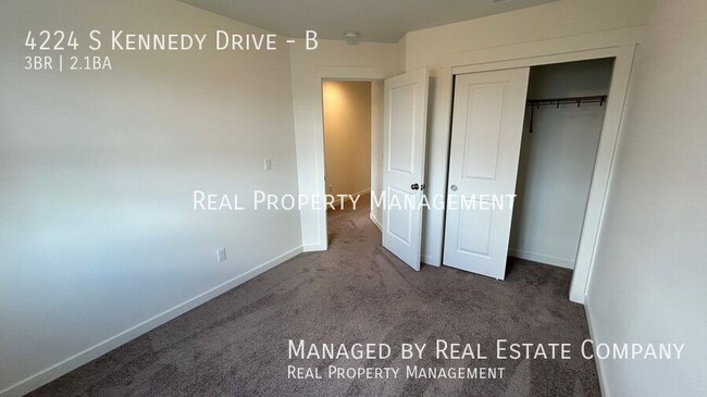 Building Photo - 4224 S Kennedy Dr