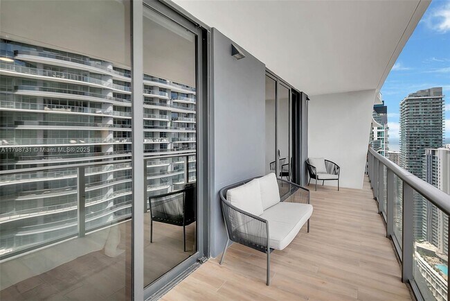 Building Photo - 1010 Brickell Ave