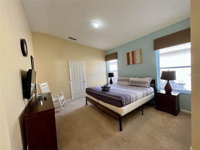 Building Photo - 8127 Fan Palm Way